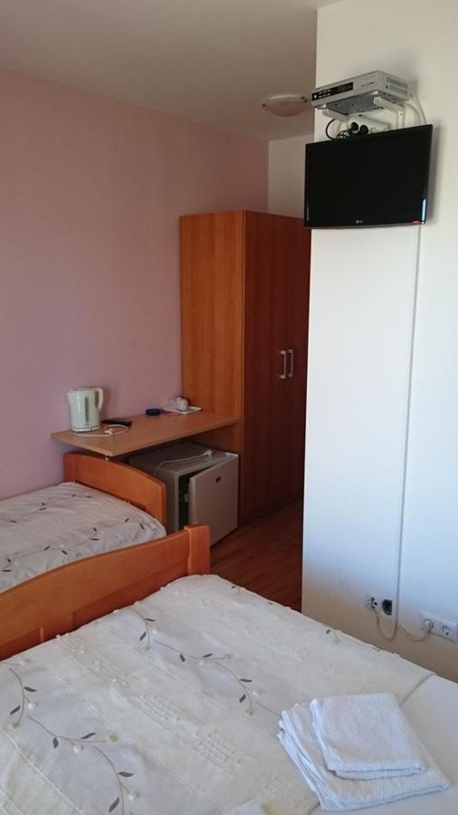 Guest House Lav Primosten Exterior photo